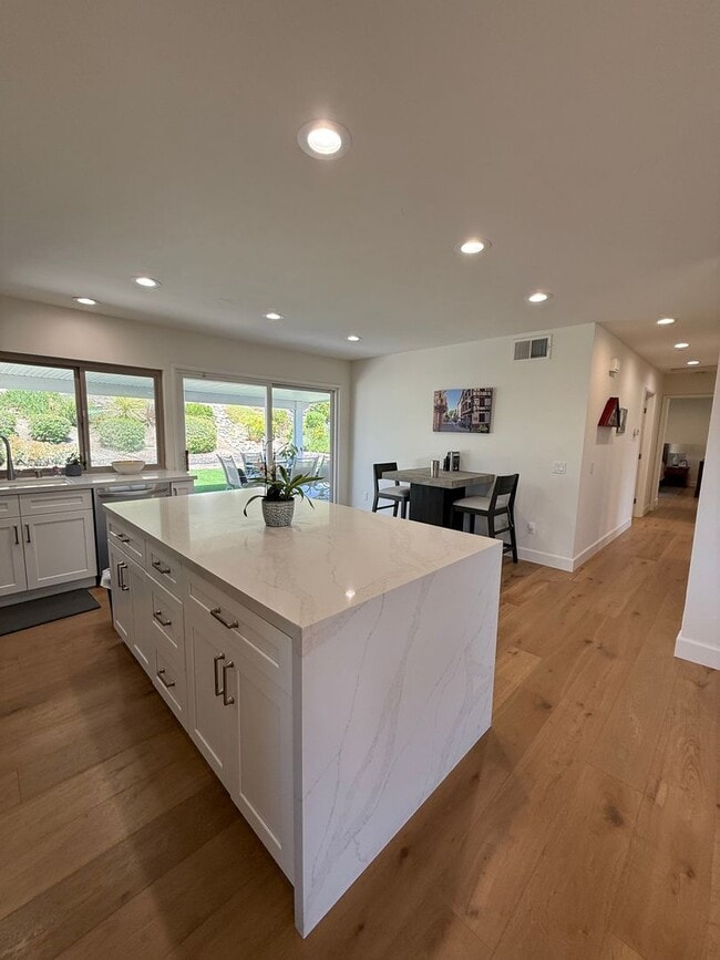 Building Photo - Gorgeous Remodeled 2Br/2Ba house W/2 Car attached  Garage in Oaks North