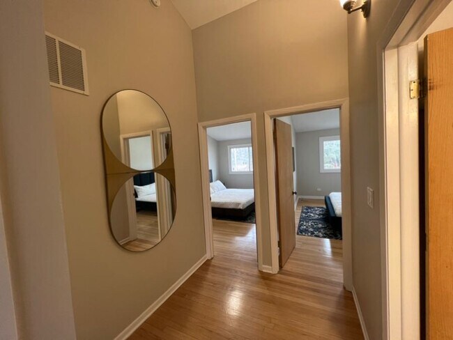 Building Photo - 725 Hibbard Rd