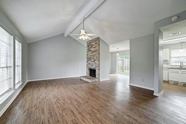 Building Photo - 2615 Lively Ln
