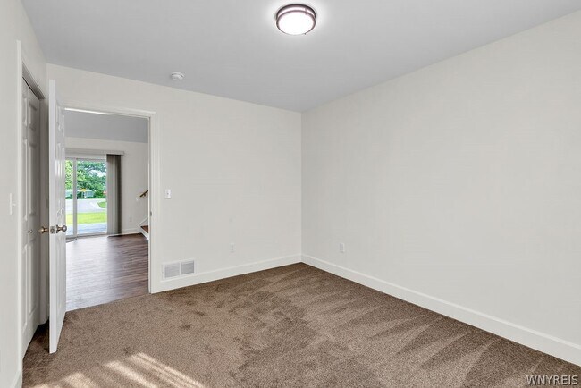 Building Photo - 4017 W River Pkwy