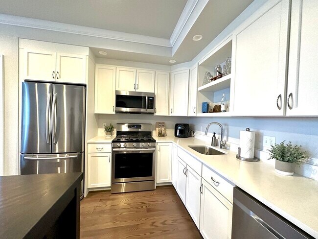 Building Photo - 371 Main St