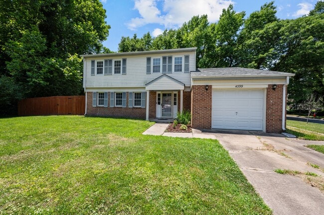 Building Photo - 4399 Hialeah Dr