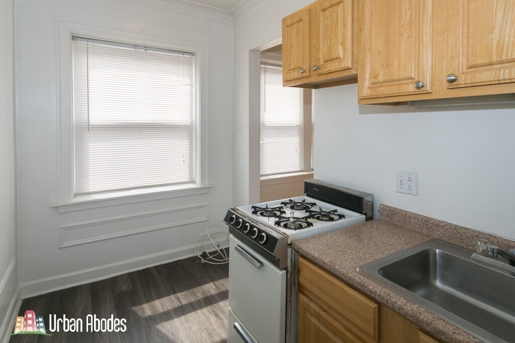 Building Photo - 5516 N Kenmore Ave