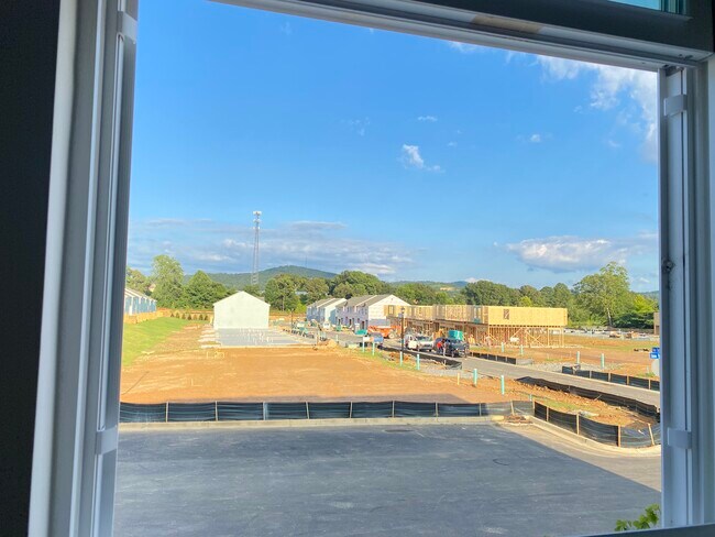 Building Photo - 1107 Union Pacific Way