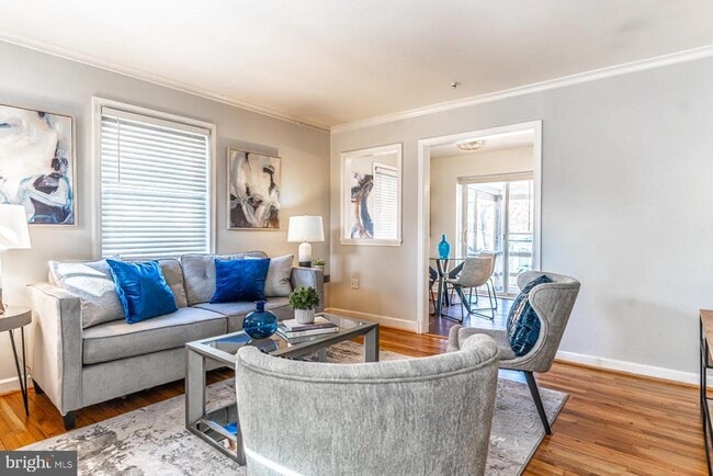 Building Photo - 2122 Arlington Terrace