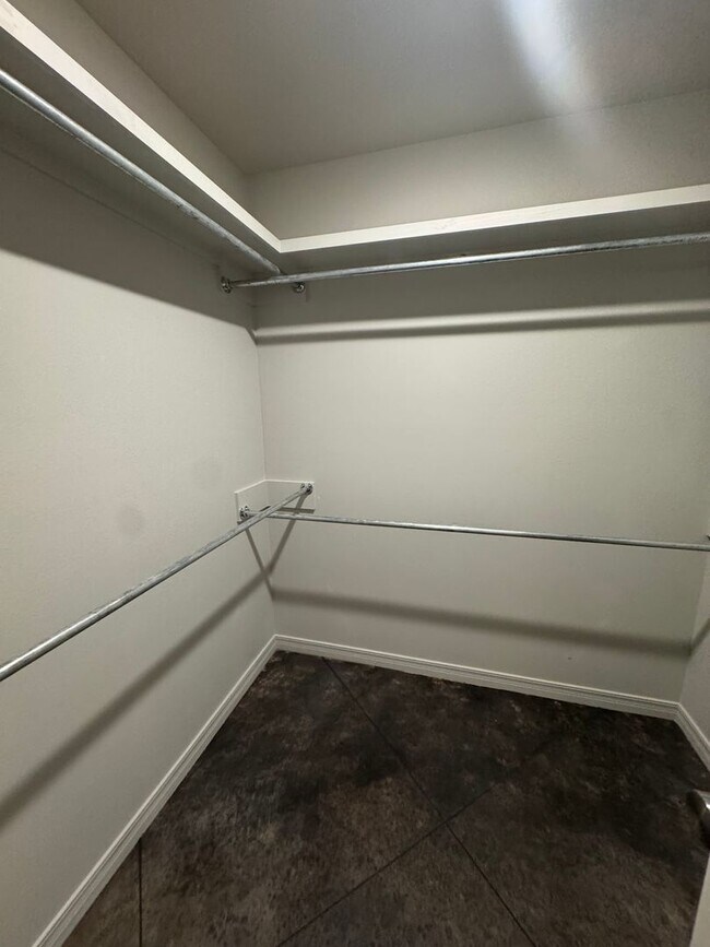 Building Photo - 3/2/1 Fabulous new build 2025 1/2 off special 1st month's rent