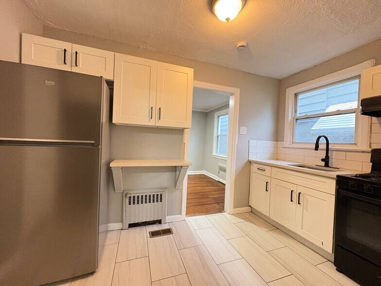 Primary Photo - 410 Fabyan Pl