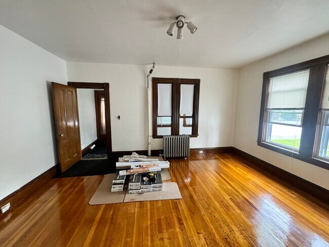 Building Photo - 114 Intervale St