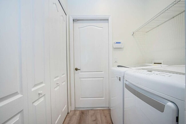 Building Photo - 8419 Whispering Woods Ct