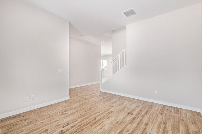 Building Photo - 4 Bedroom - Ready for you to Call It Home!!