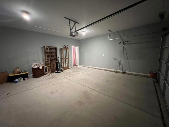 Building Photo - 3177 Mayflower Ln