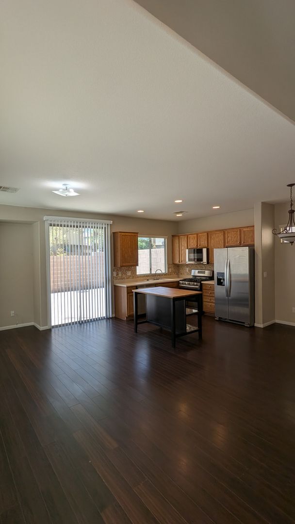 Building Photo - Northwest 3bdrm Home