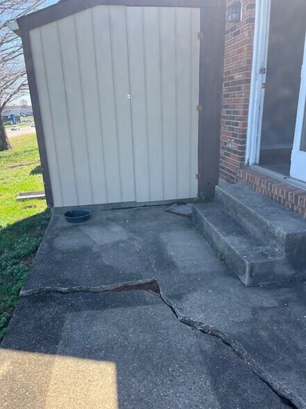 Building Photo - 1707A Cliff Ridge Ct