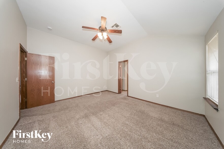 Building Photo - 1501 Meadow Run Dr