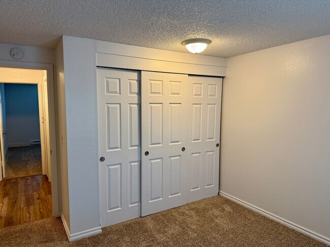 Building Photo - Cedar Mills Two Bedroom Condo-Nicely Remodeled!