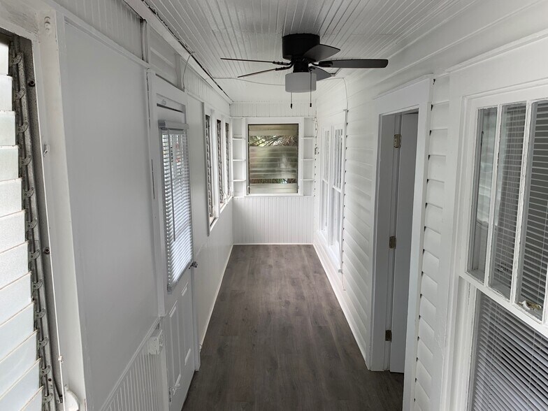 Building Photo - 2 Bed/1 Bath - Unit 12