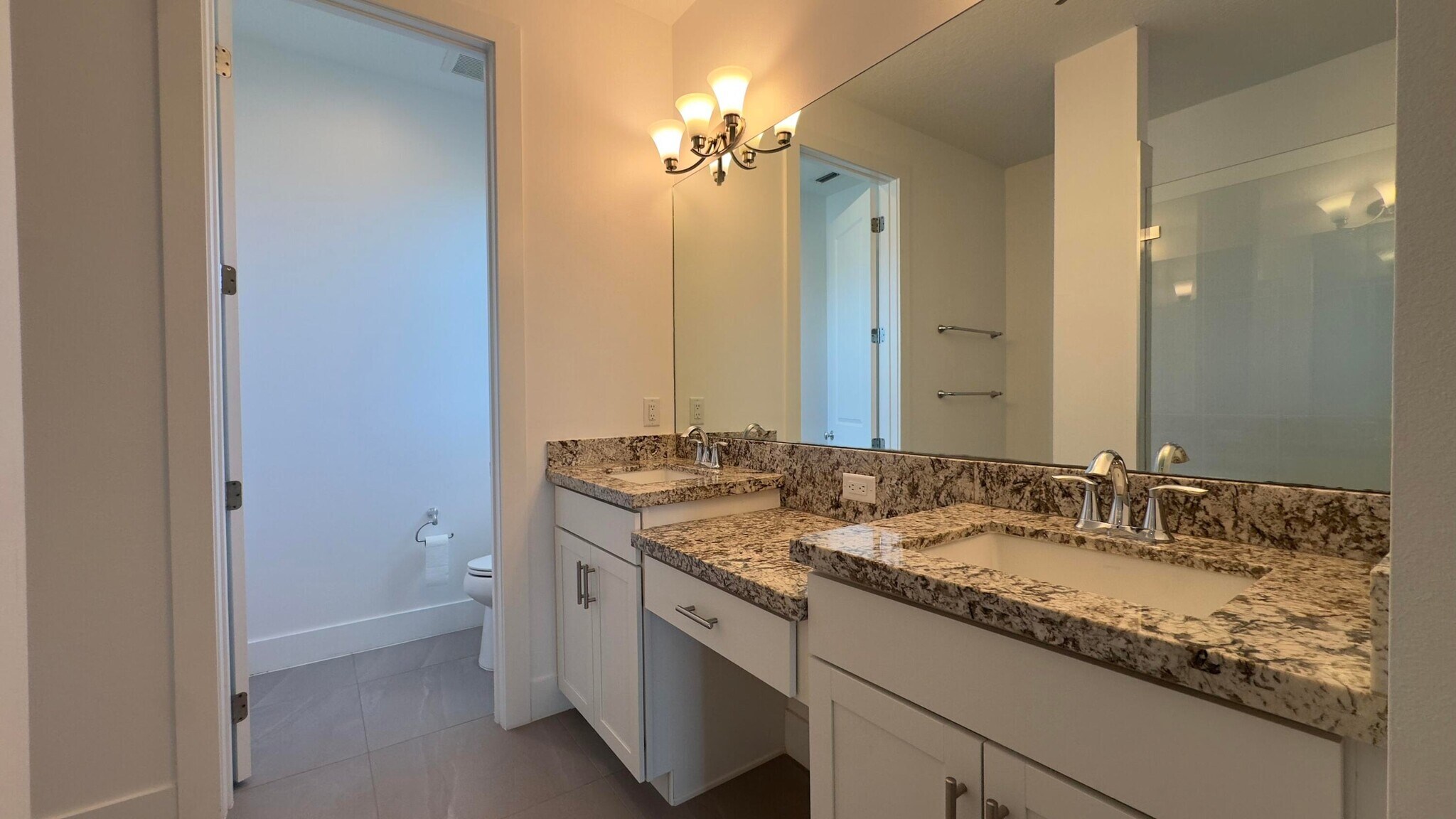 Building Photo - 12963 Alton Rd