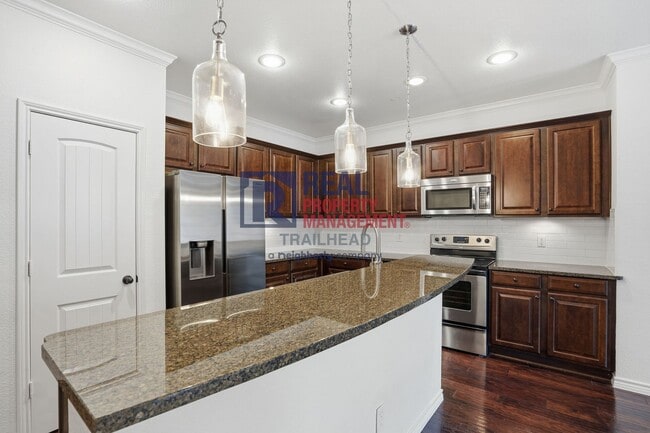 Building Photo - Gated Downtown Fort Worth Condo with Attached Garage