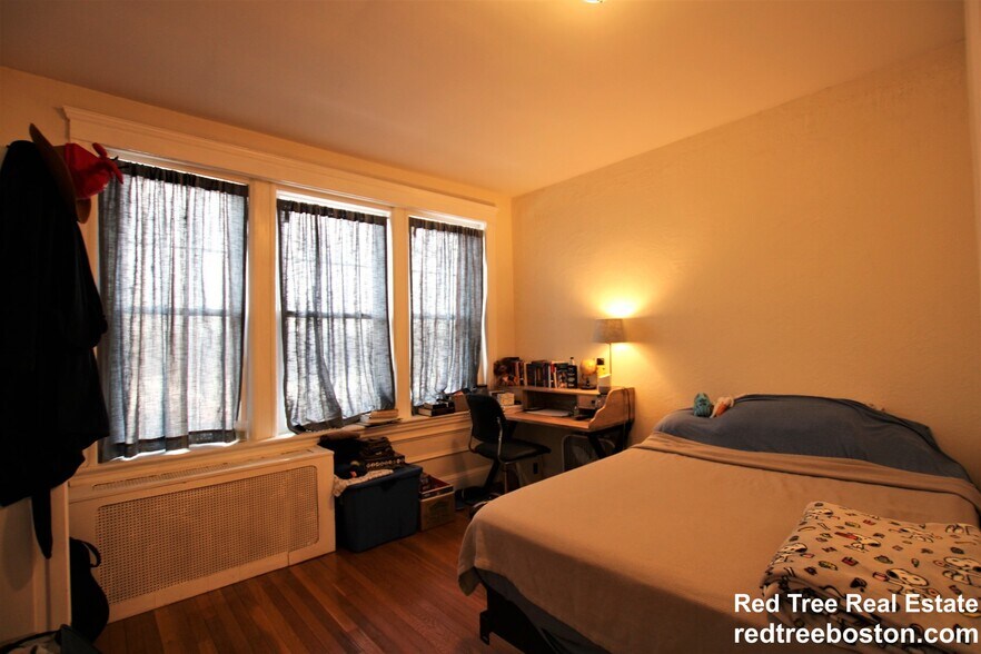 Building Photo - 2009 Commonwealth Ave