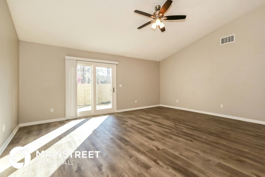 Building Photo - 7767 Pikes Peak Dr