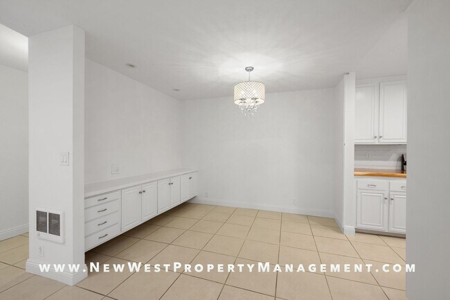 Building Photo - Expansive La Jolla Village 2 Bedroom at De...