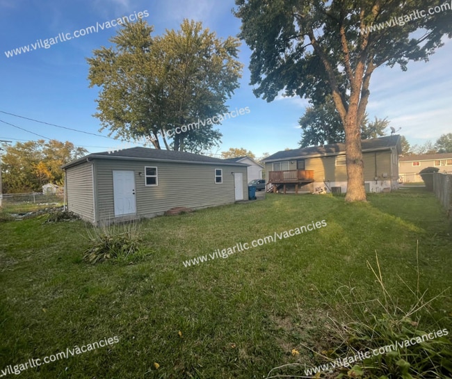 Building Photo - This is your forever home! 5 spacious bedrooms, 2 full bathrooms house in Gary, IN