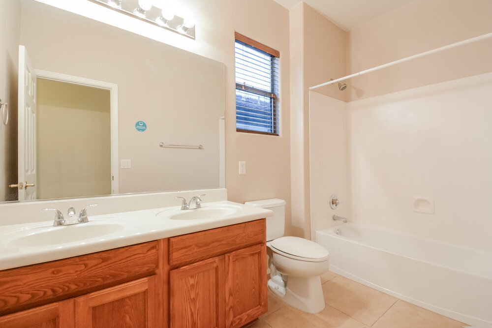 Building Photo - 462 E Calle De Ocaso