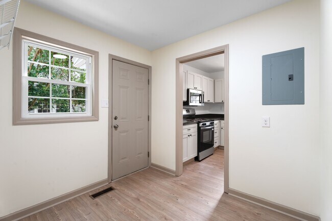 Building Photo - 404 S Audubon Ave