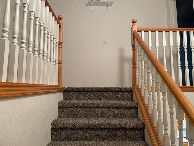 Building Photo - FANTASTIC 4 Bed 2.5 Bath Home in Salmon Cr...