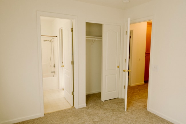 Building Photo - 4096 Laurel Walk Ln