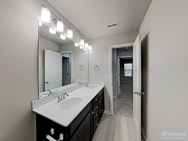 Building Photo - 139 Spring Knoll Dr