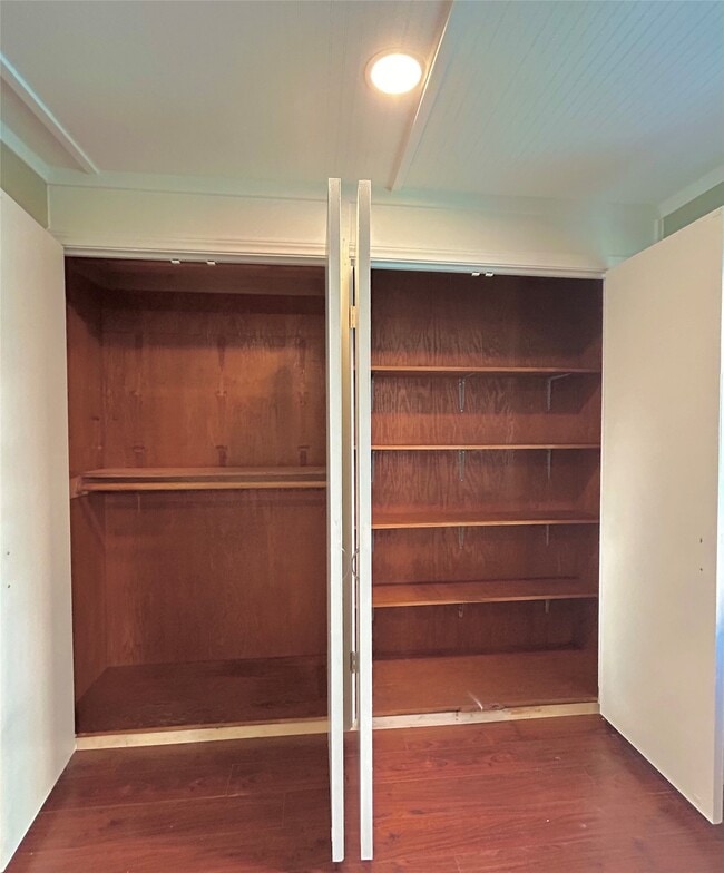 Building Photo - 927 27th St