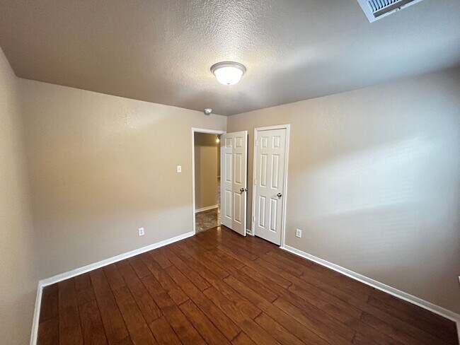 Building Photo - 12011 Mill Pine