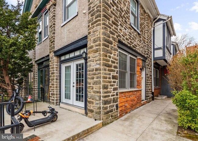 Building Photo - 4320 Spruce St