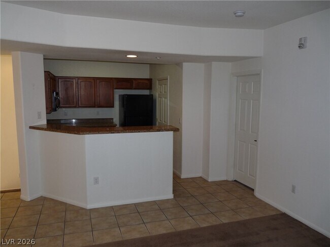 Building Photo - 5855 Valley Dr
