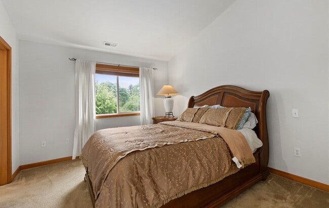 Building Photo - 4 Bed 3Bath Beautiful Single-family House ...