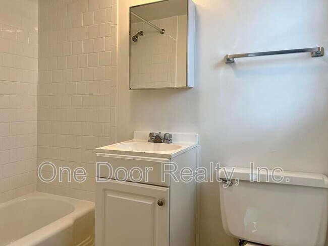 Building Photo - 732 Scotland St