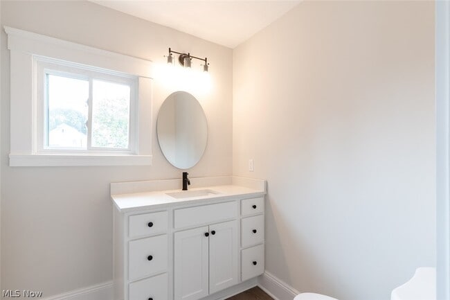 Building Photo - 1464 E 123rd St