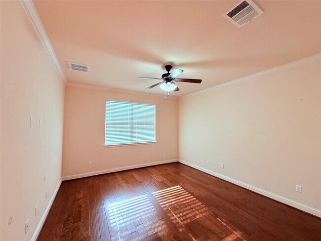 Building Photo - 2505 Amur Dr