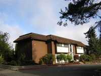 Building Photo - Fully Updated 2 Bedroom Condo in Edmonds!