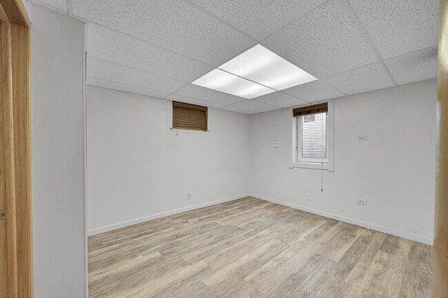 Building Photo - $3,095.00 - 3 Bedrooms, 2 Bathrooms Single Family Home in Arvada with Cozy Fireplace!