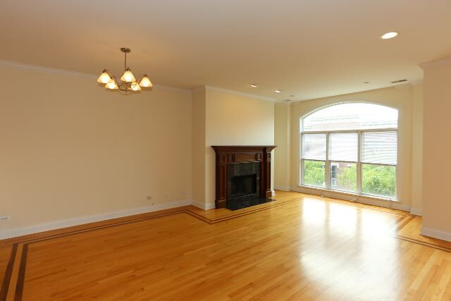 Building Photo - 1724 W Belmont Ave