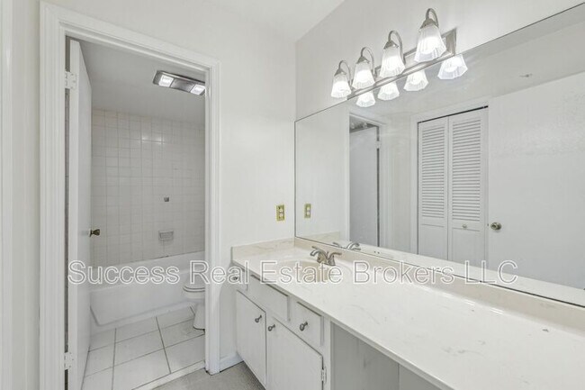 Building Photo - 98 La Rue Pl NW
