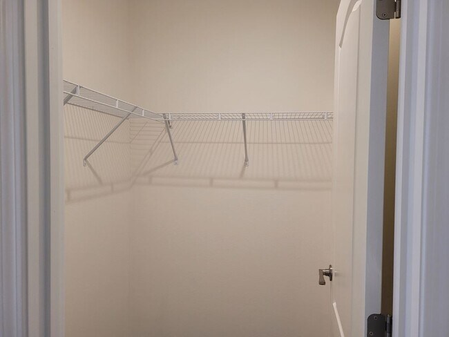 Building Photo - 5600 Jennie St