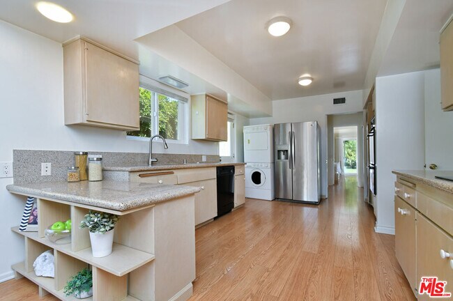 Building Photo - 6133 Maryland Dr