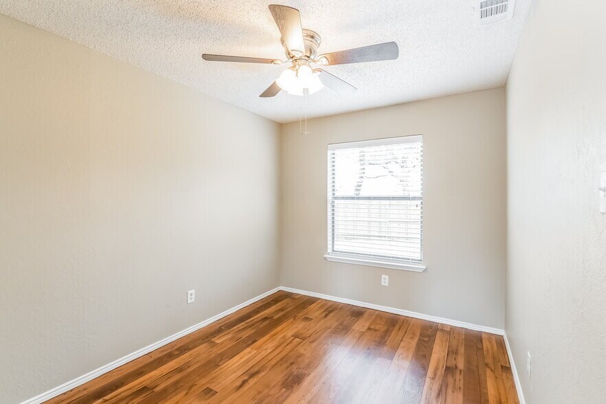 Building Photo - 1513 Long Shadow Ln
