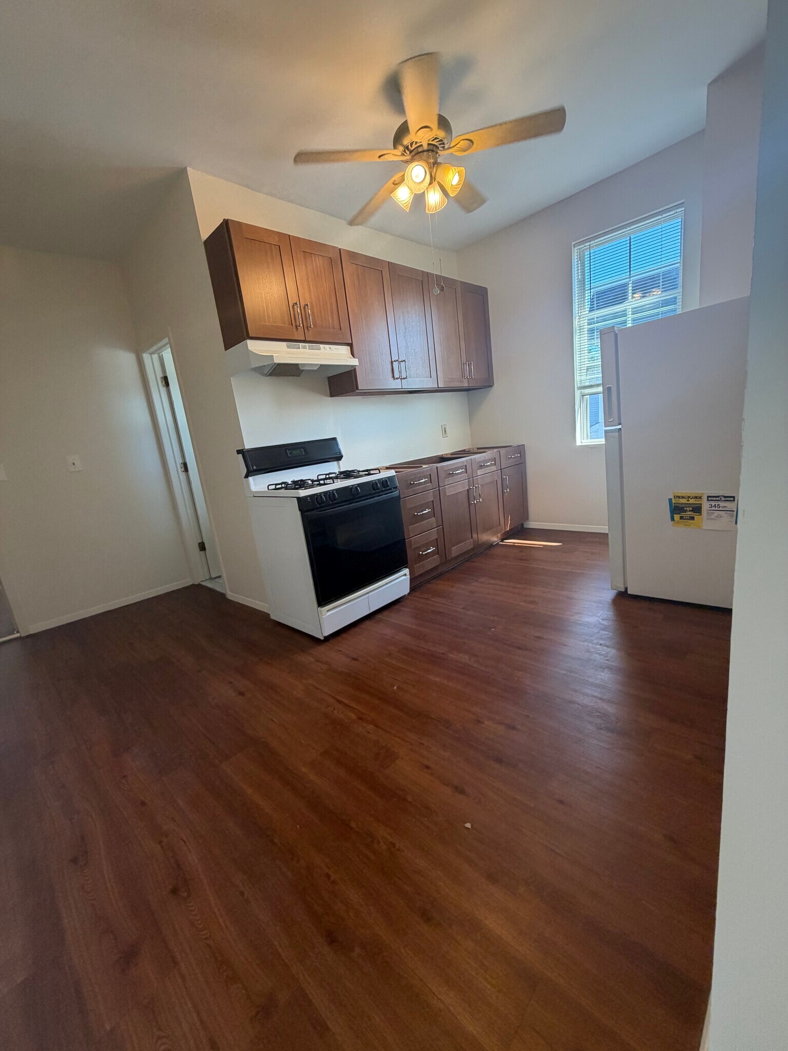 Building Photo - 304 N Wellwood Ave