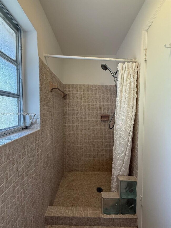 Building Photo - 300 NW 42nd St