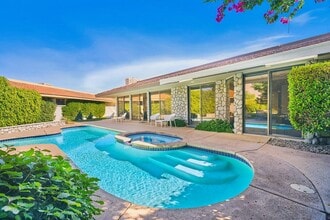 Building Photo - 12 Sussex Ct