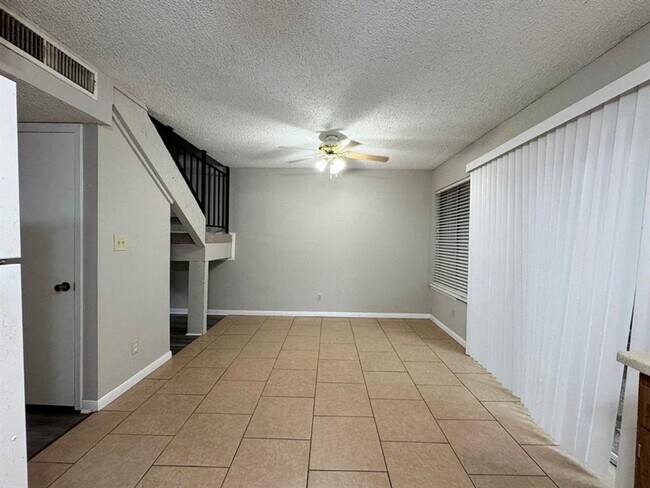 Building Photo - 9502 Quail Village Ln
